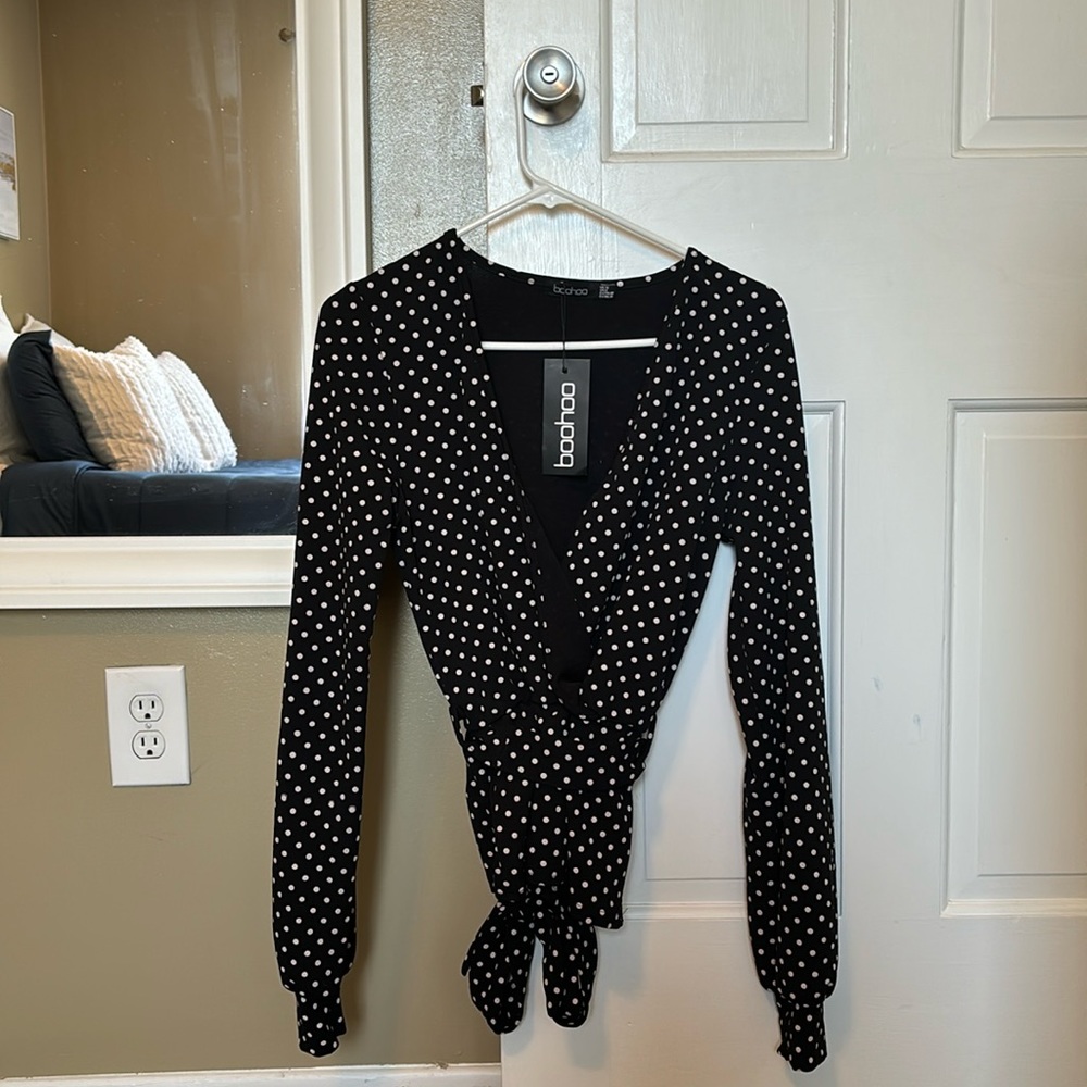 NWT Boohoo Black and White Polka Dot Top with Tie